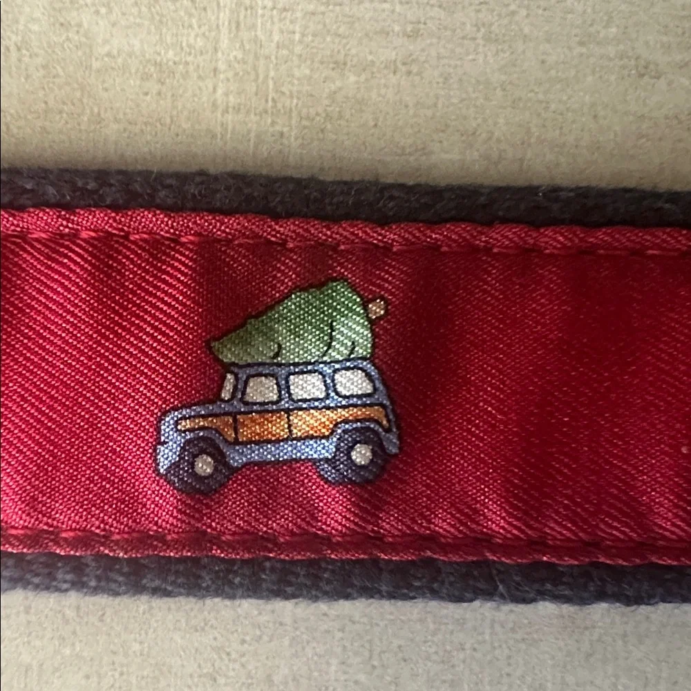 Vineyard Vines christmas Belt